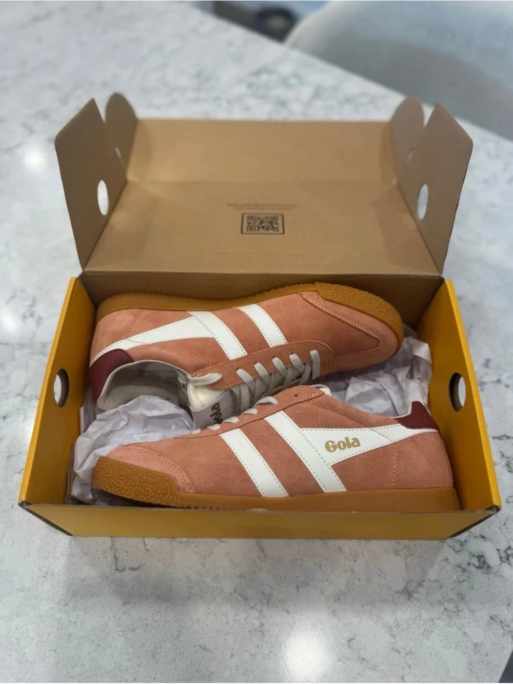 Gola Women’s Suede Sneaker Size 9 Brand New: Terracotta/ Off White